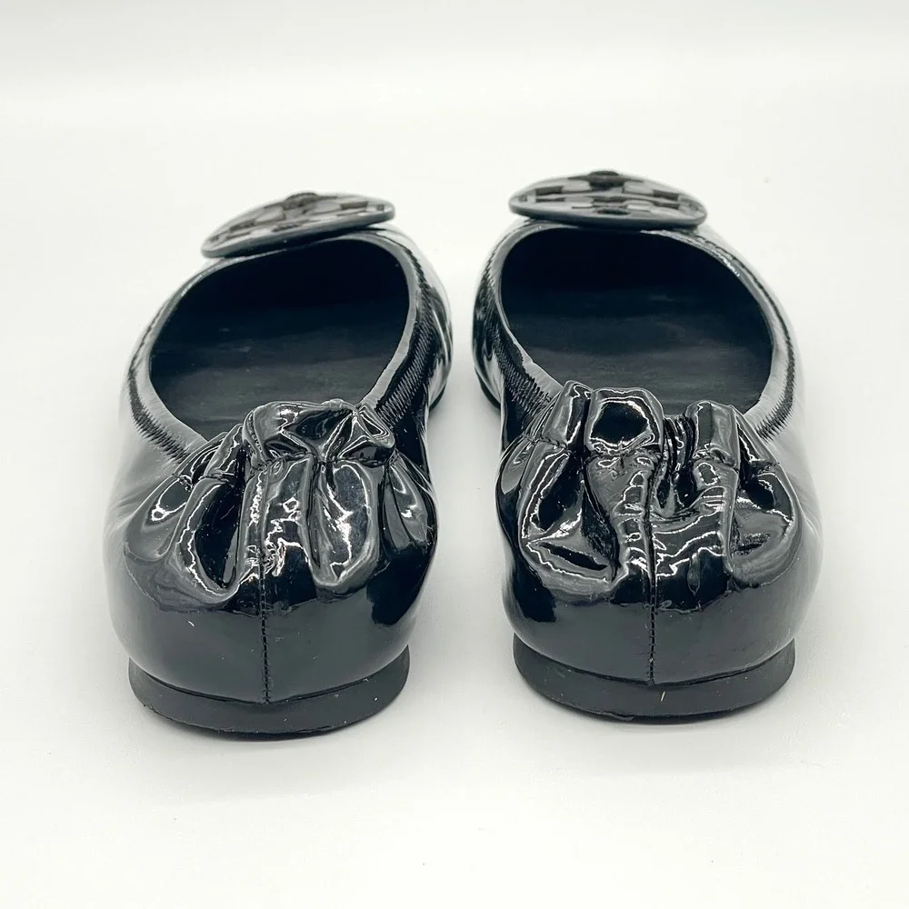 Tory Burch Reva Black Patent Leather Scrunch Ballet Flats Logo Medallion 8.5M